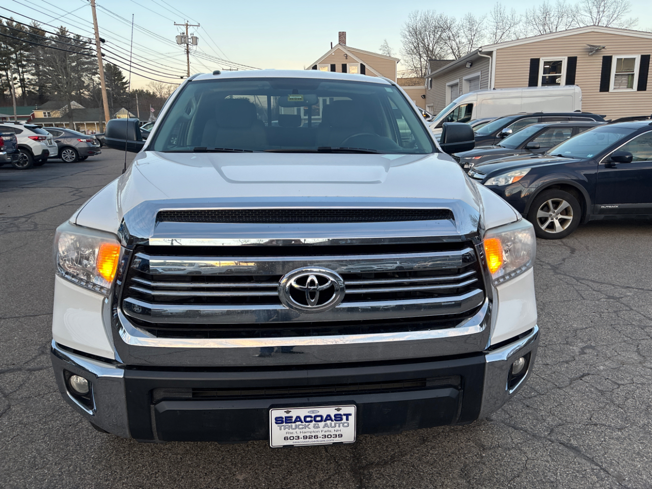 Toyota Tundra SR5 5.7L V8 Double Cab 4WD 2016
