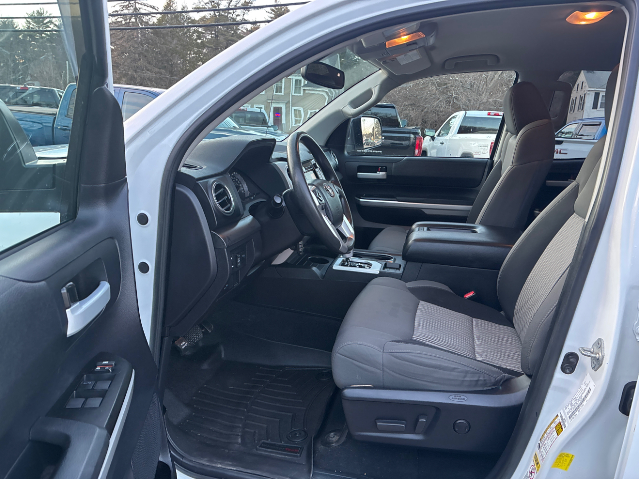 Toyota Tundra SR5 5.7L V8 Double Cab 4WD 2016