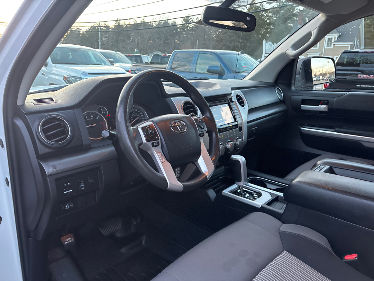 Toyota Tundra SR5 5.7L V8 Double Cab 4WD 2016