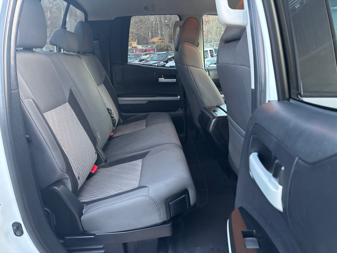 Toyota Tundra SR5 5.7L V8 Double Cab 4WD 2016