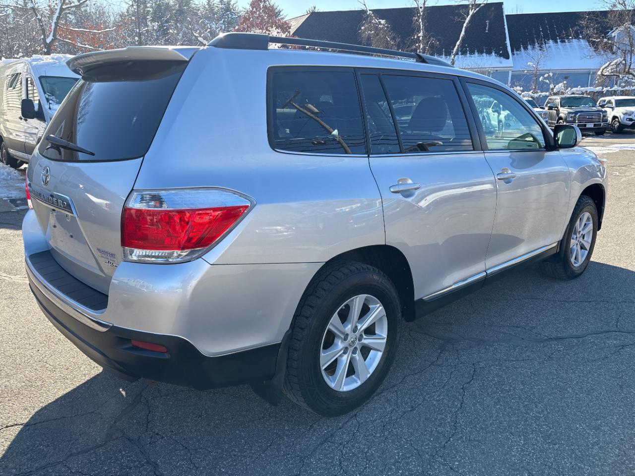 Toyota Highlander Base 4WD 2012