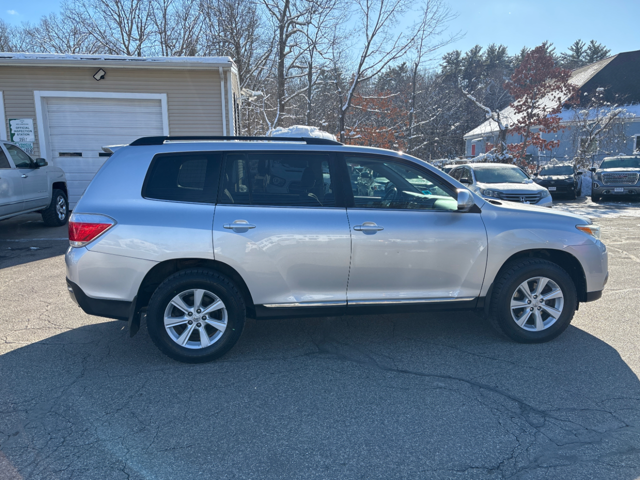 Toyota Highlander Base 4WD 2012