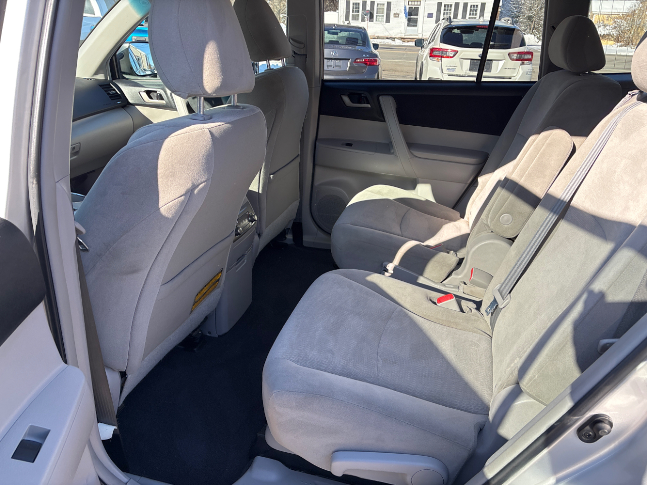 Toyota Highlander Base 4WD 2012