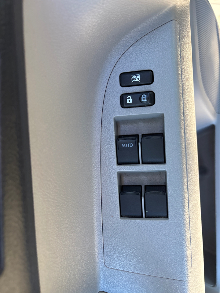 Toyota Highlander Base 4WD 2012