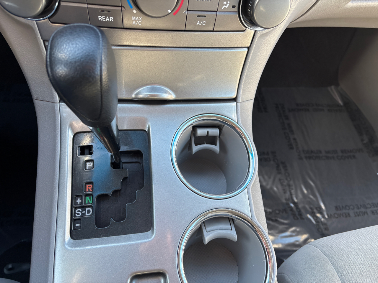 Toyota Highlander Base 4WD 2012