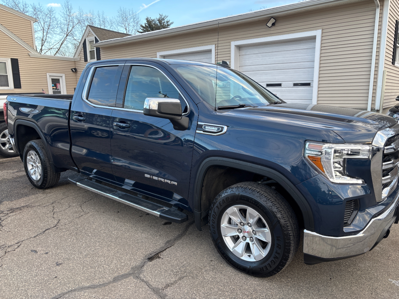 GMC Sierra 1500 SLE Double Cab 4WD 2021