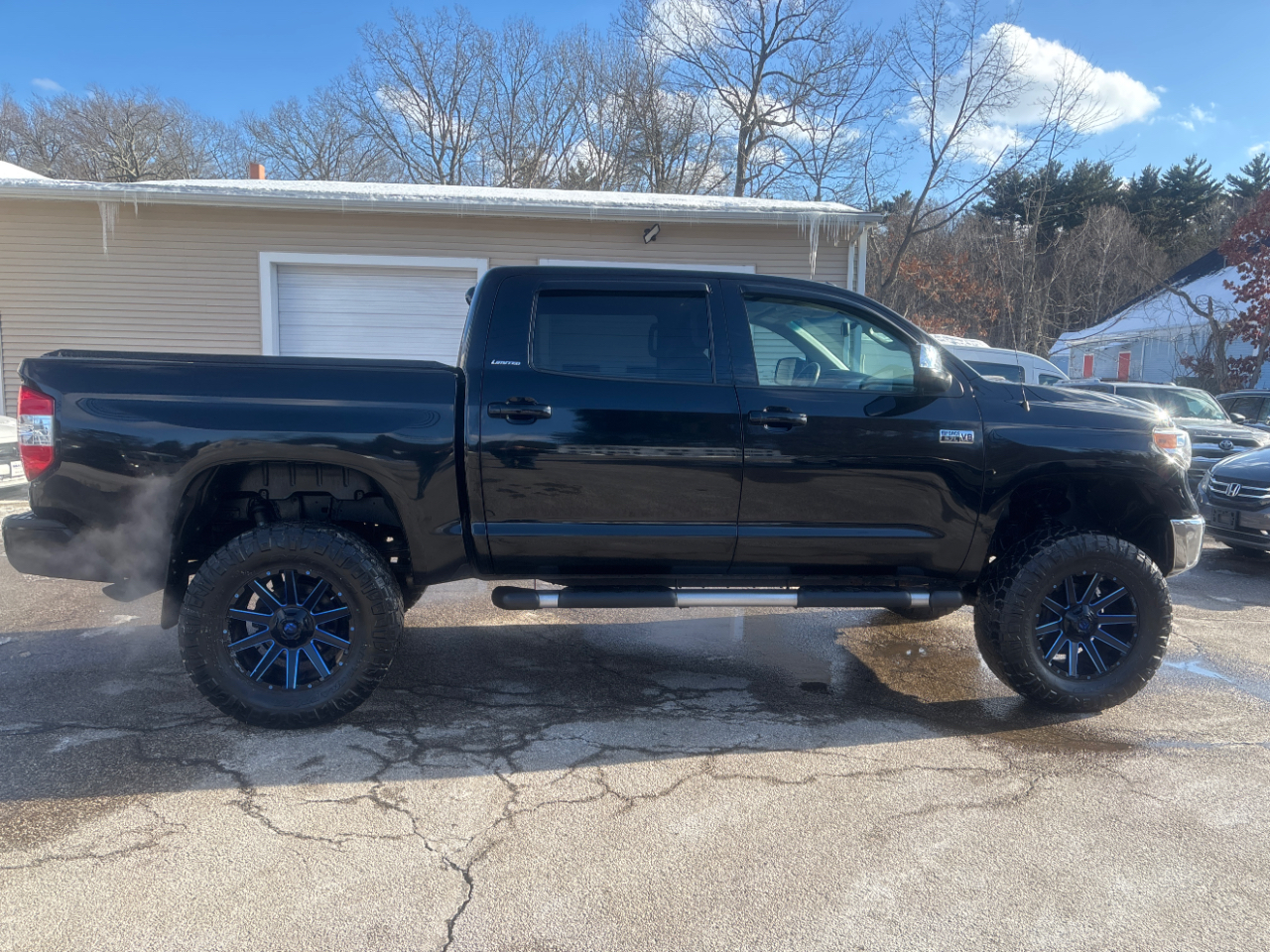 Toyota Tundra Limited 5.7L CrewMax 4WD 2016