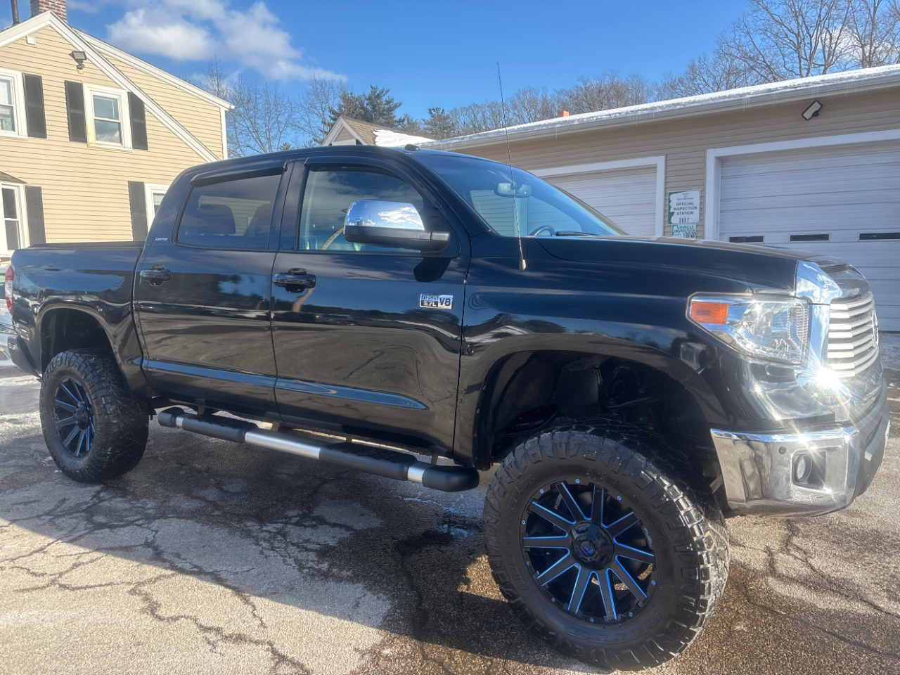 Toyota Tundra Limited 5.7L CrewMax 4WD 2016