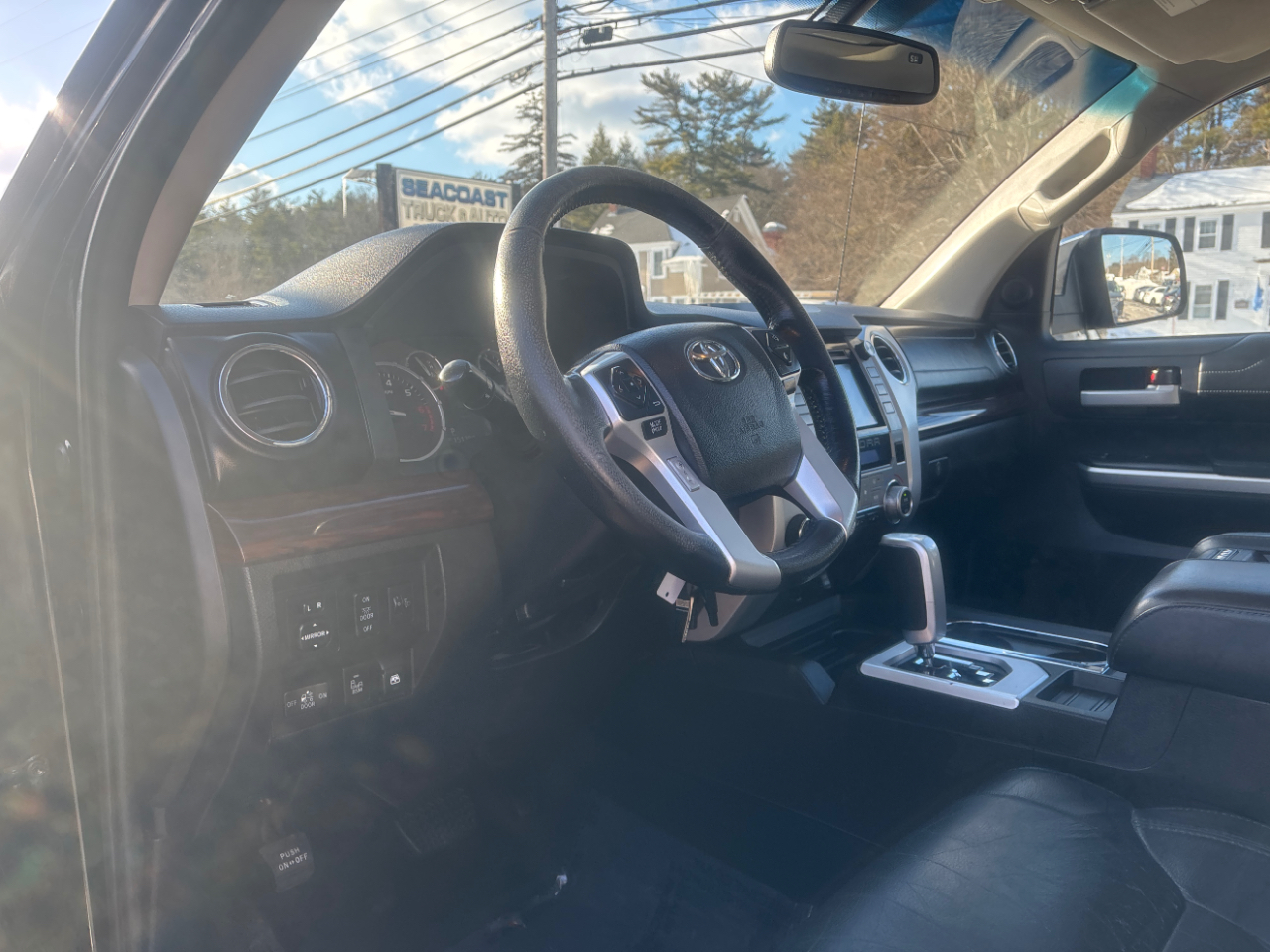 Toyota Tundra Limited 5.7L CrewMax 4WD 2016