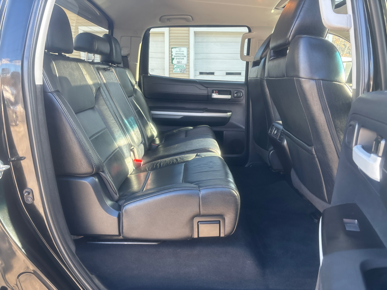 Toyota Tundra Limited 5.7L CrewMax 4WD 2016