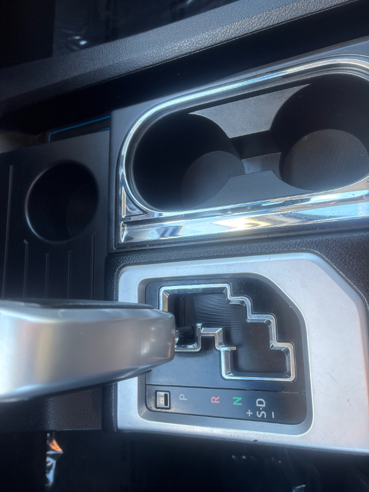 Toyota Tundra Limited 5.7L CrewMax 4WD 2016