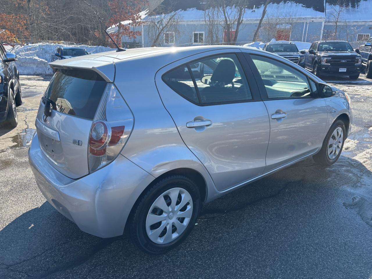 Toyota Prius c One 2012