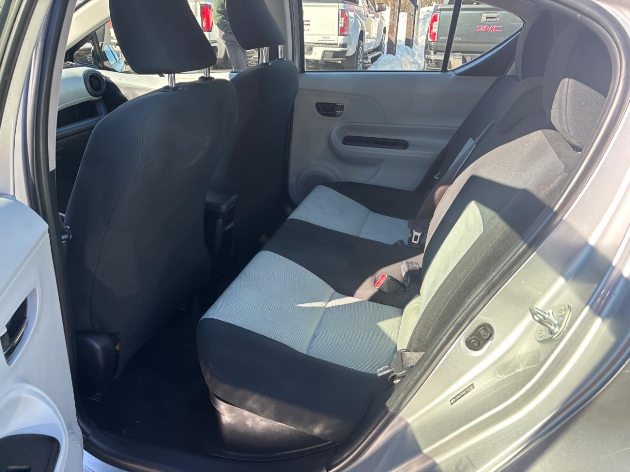 Toyota Prius c One 2012