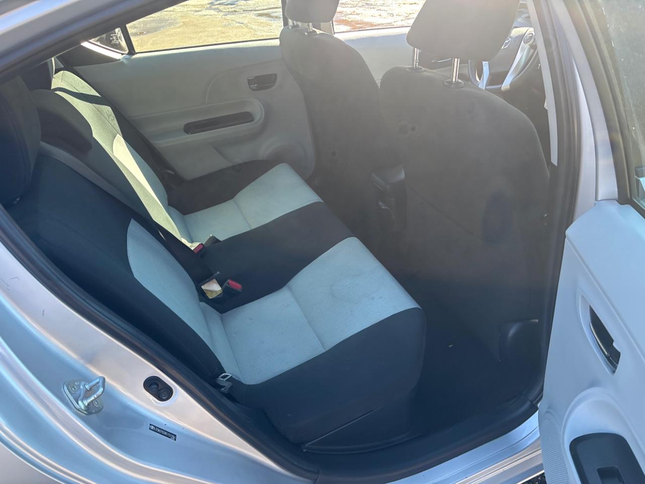 Toyota Prius c One 2012