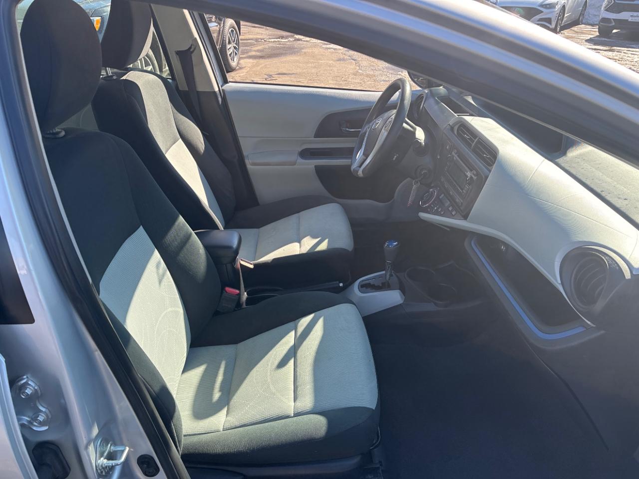 Toyota Prius c One 2012