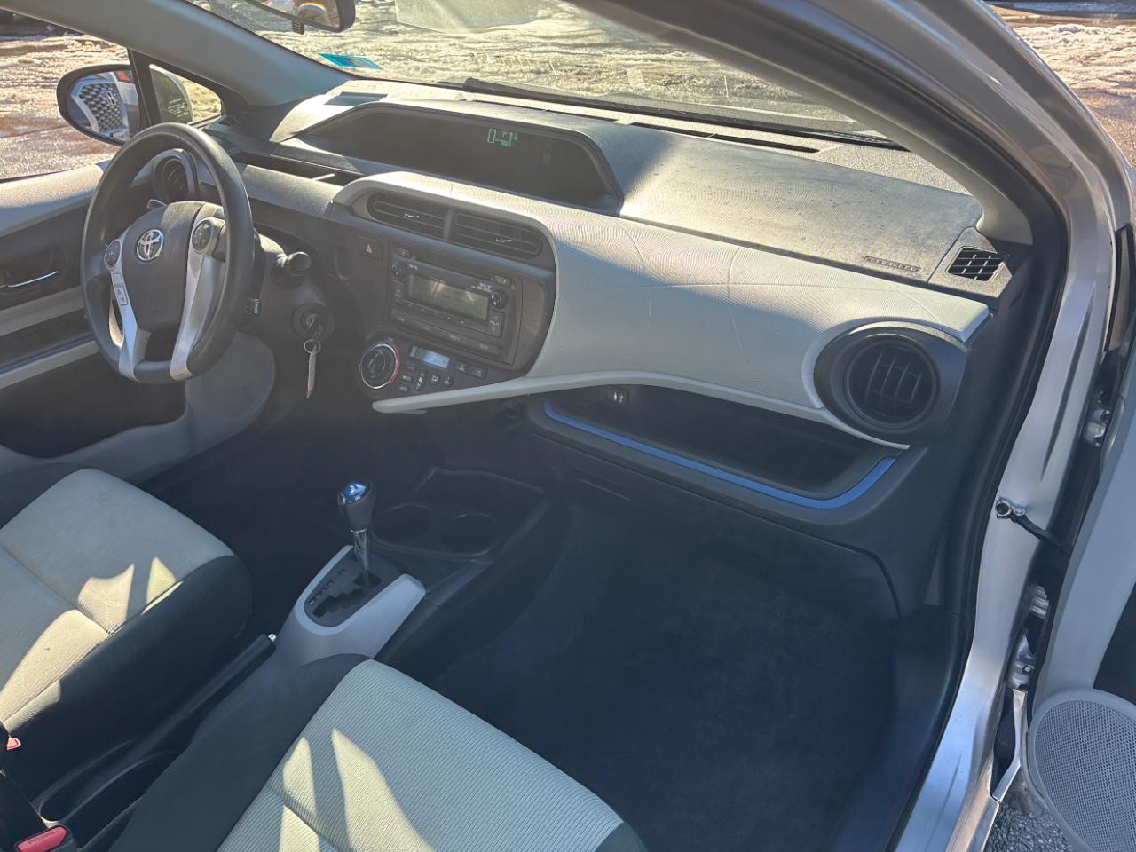 Toyota Prius c One 2012