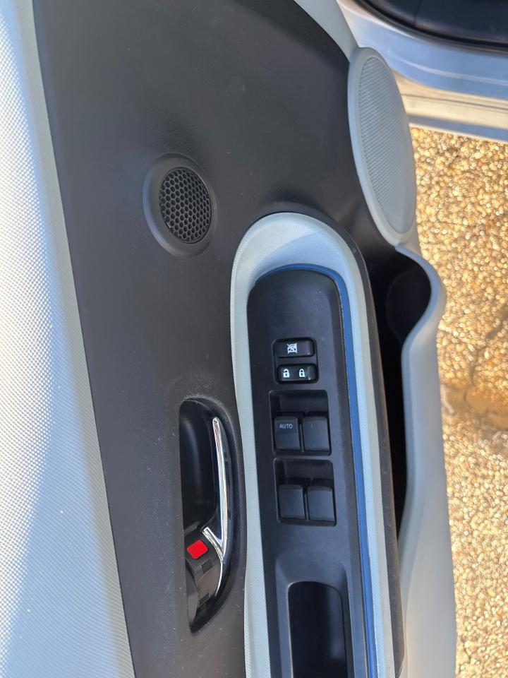 Toyota Prius c One 2012