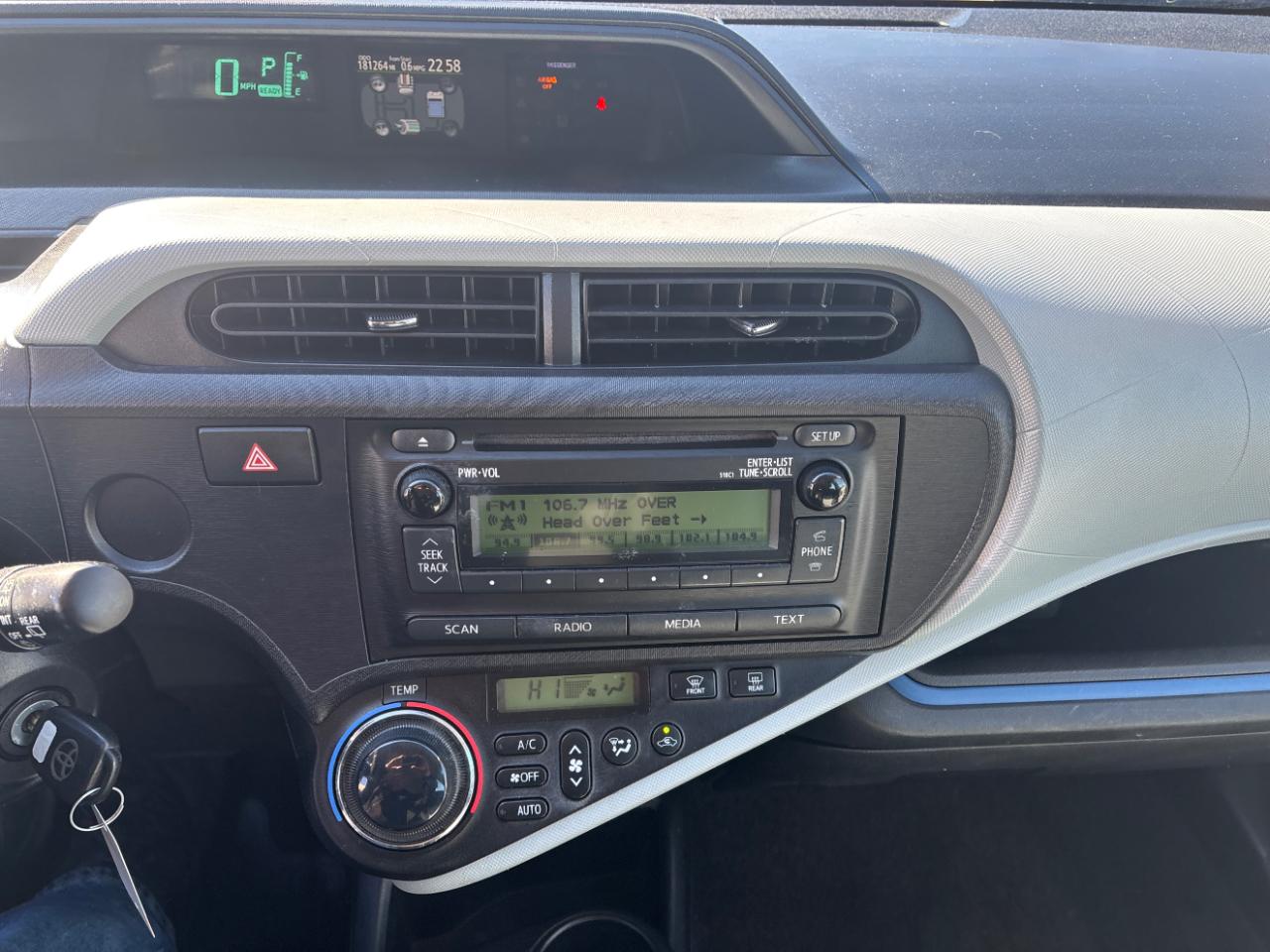 Toyota Prius c One 2012