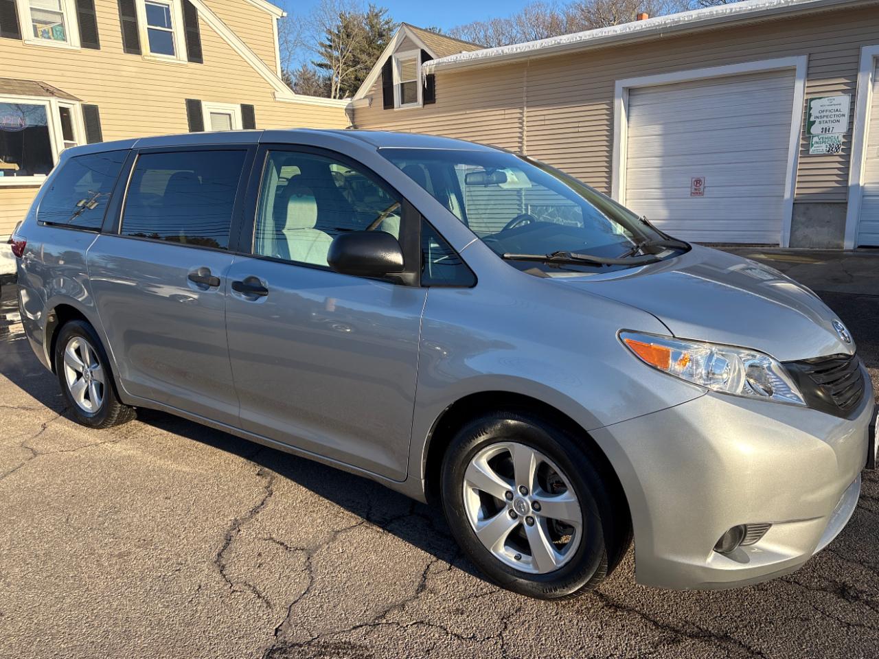 Toyota Sienna L FWD 7-Passenger V6 2015