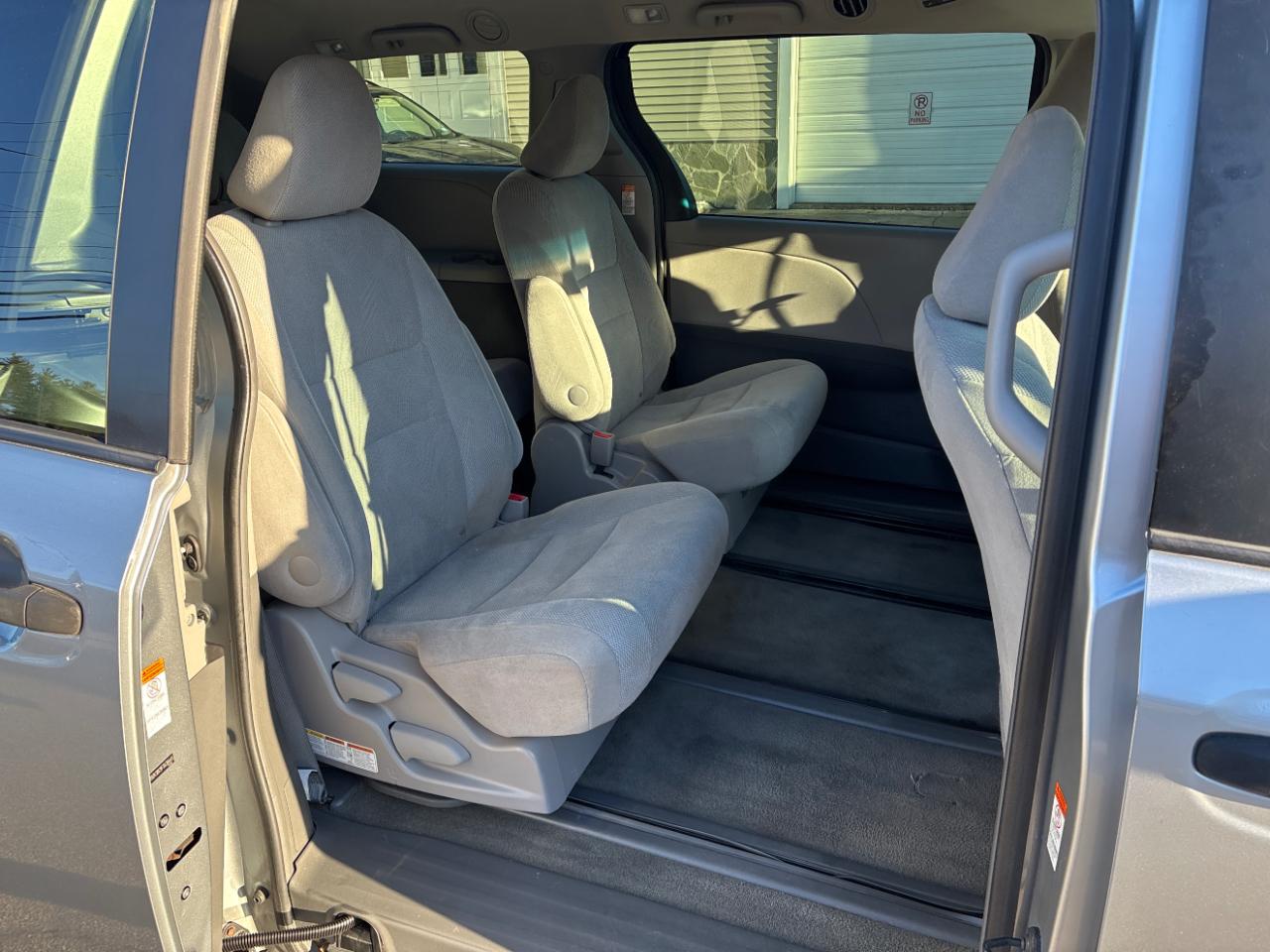 Toyota Sienna L FWD 7-Passenger V6 2015