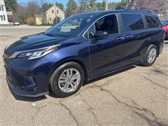 2023 Toyota Sienna 