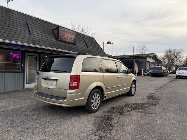 Chrysler Town & Country Touring 2010