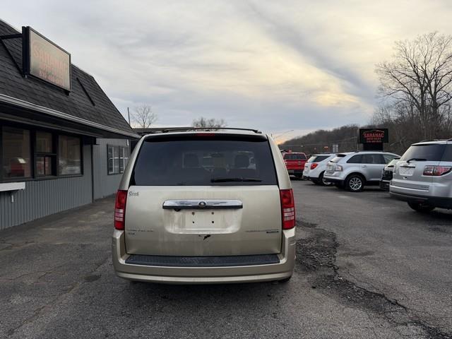 Chrysler Town & Country Touring 2010