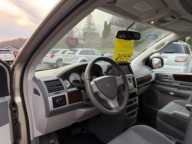 Chrysler Town & Country Touring 2010