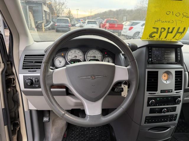 Chrysler Town & Country Touring 2010