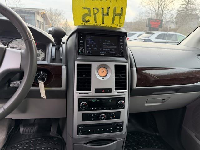 Chrysler Town & Country Touring 2010