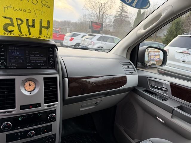 Chrysler Town & Country Touring 2010