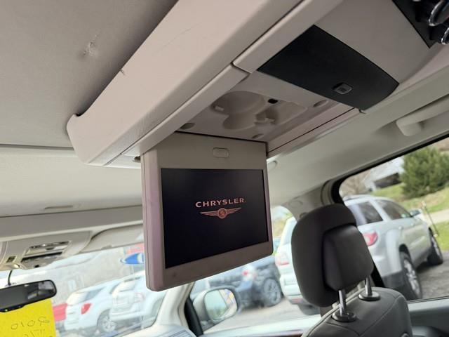 Chrysler Town & Country Touring 2010