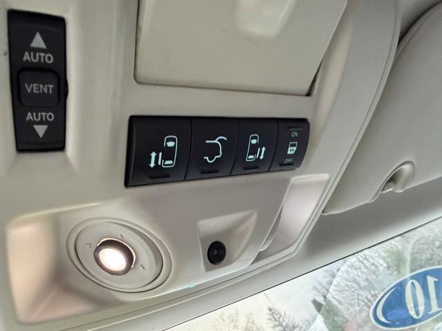 Chrysler Town & Country Touring 2010