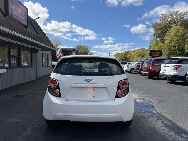 Chevrolet Sonic 2LS 5-Door 2012