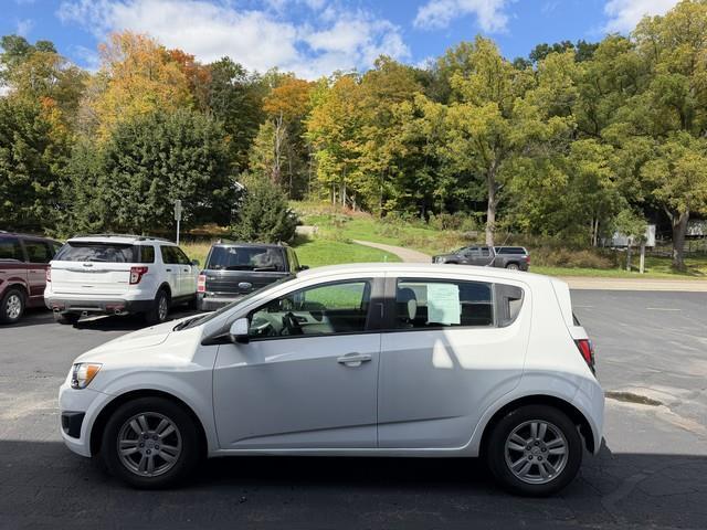 Chevrolet Sonic 2LS 5-Door 2012