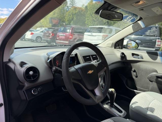 Chevrolet Sonic 2LS 5-Door 2012