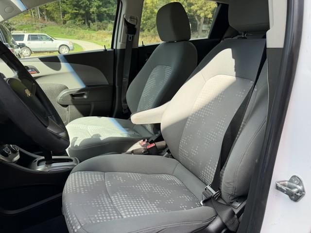 Chevrolet Sonic 2LS 5-Door 2012