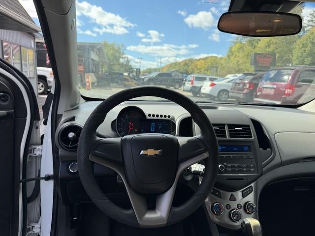 Chevrolet Sonic 2LS 5-Door 2012