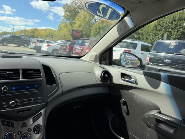 Chevrolet Sonic 2LS 5-Door 2012