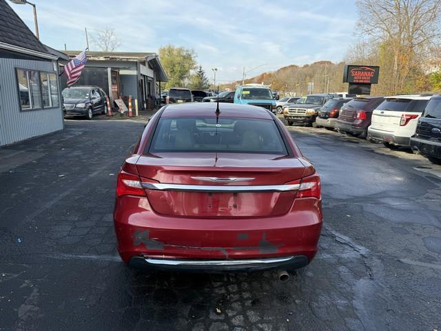 Chrysler 200 Touring 2011