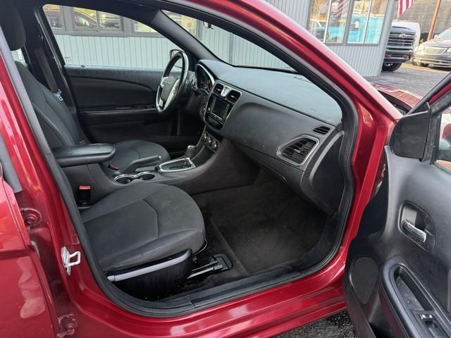 Chrysler 200 Touring 2011