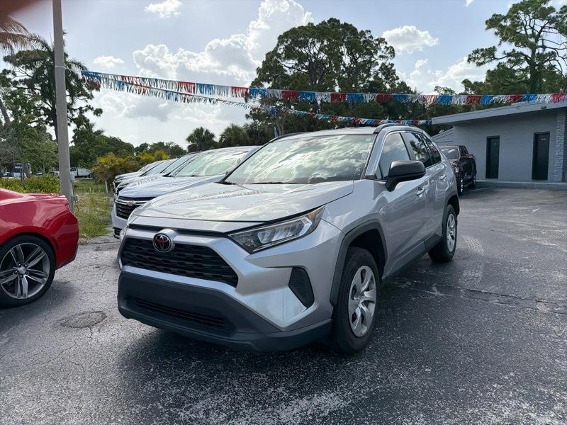 Toyota RAV4 LE AWD 2021