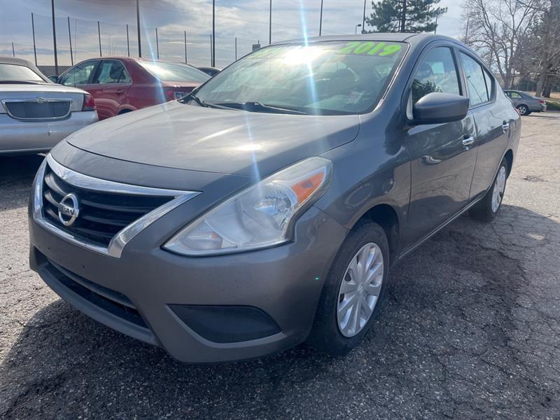 Nissan Versa Sedan SV CVT 2019