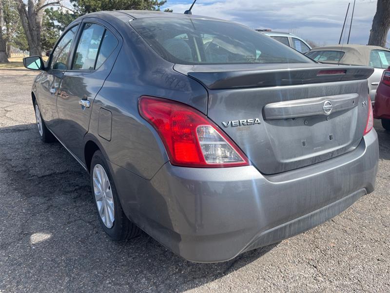 Nissan Versa Sedan SV CVT 2019