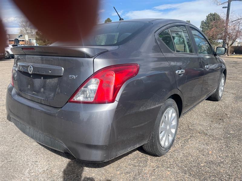 Nissan Versa Sedan SV CVT 2019
