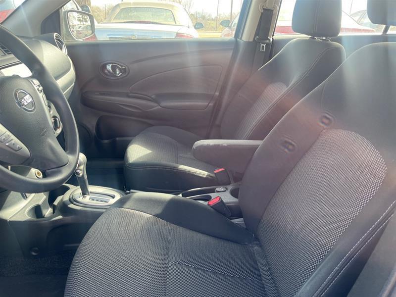 Nissan Versa Sedan SV CVT 2019