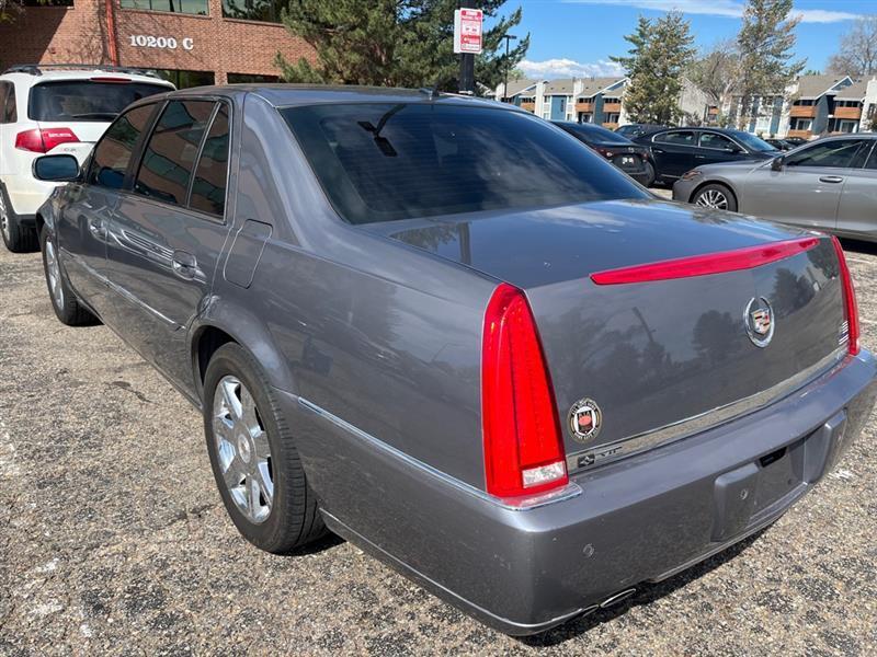 Cadillac DTS 4dr Sdn Luxury I 2007