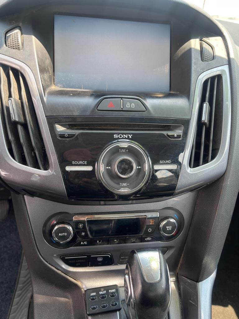 Ford Focus 4dr Sdn Titanium 2014
