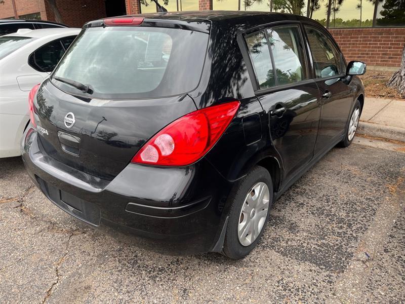 Nissan Versa 5dr HB I4 Manual 1.8 S 2011