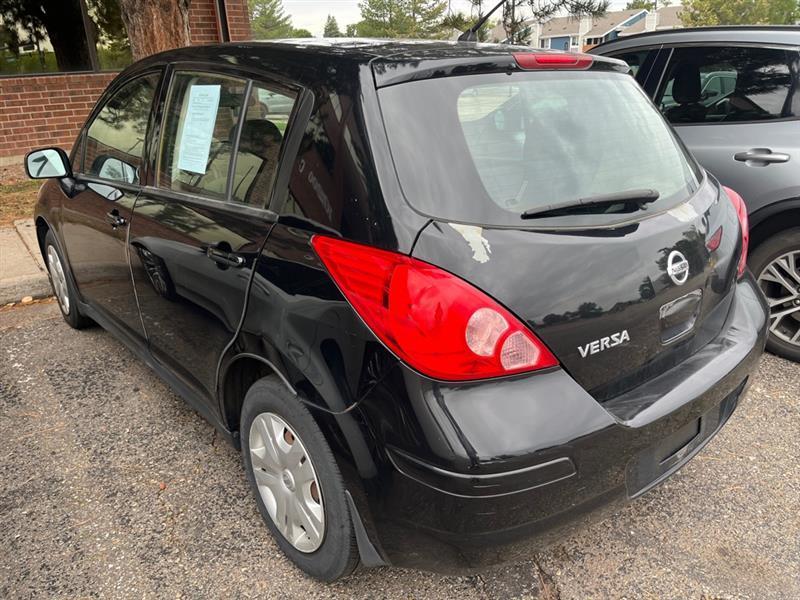 Nissan Versa 5dr HB I4 Manual 1.8 S 2011